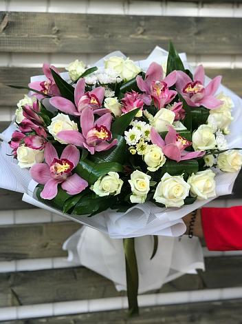 Букет цветов из: Розы и Хризантемы в Горнореченском