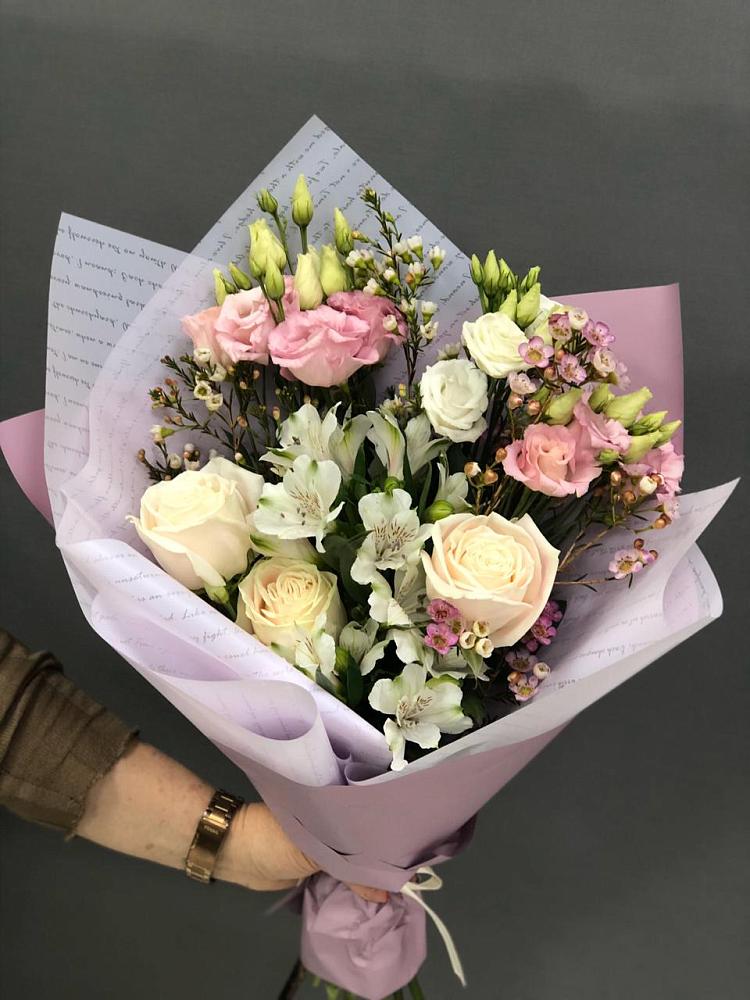 Букет цветов из: Альстромерии, Розы и Лизиантусы в Горнореченском