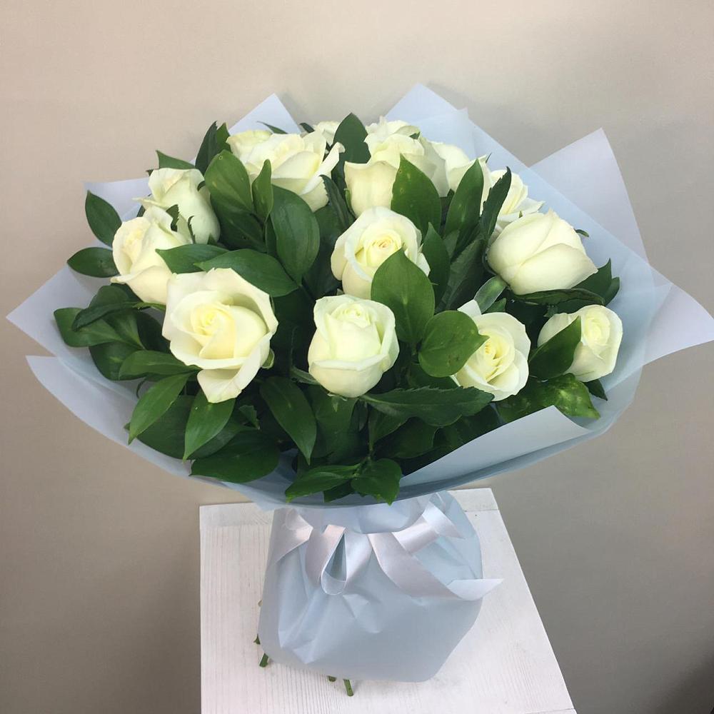 Букет 15 Белых роз Проуд в Горнореченском
