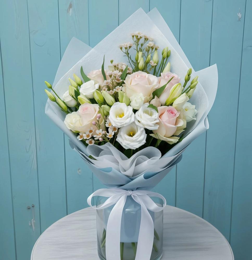 Букет цветов из: Розы и Лизиантусы в Горнореченском