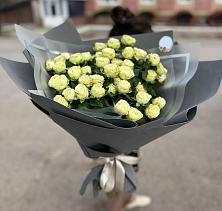 Букет Белые кустовые розы Солинеро в Горнореченском