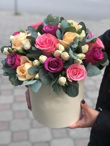 Цветочная композиция из Розы в шляпной коробке в Горнореченском