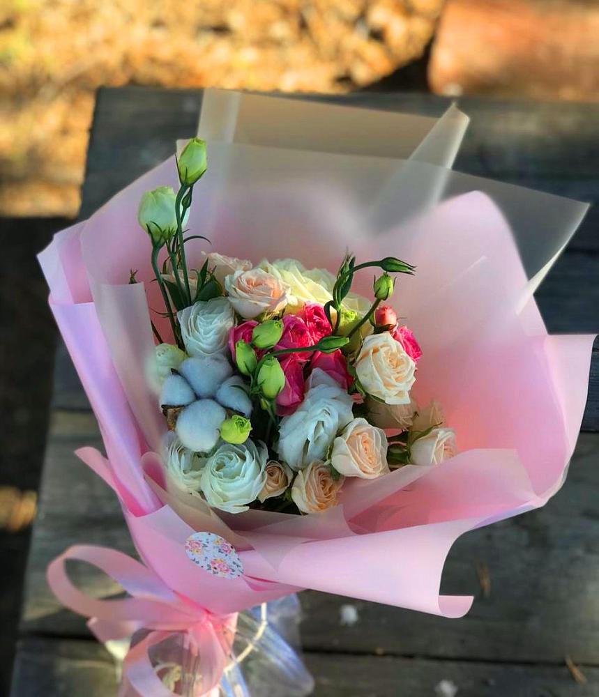 Букет цветов из: Розы и Лизиантусы в Горнореченском