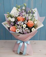 Букет цветов из:  Лизиантусы, Розы, Альстромерии и Гипсофила в Горнореченском