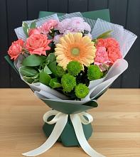 Букет цветов из:  Гвоздики, Розы, Герберы и Хризантемы в Горнореченском
