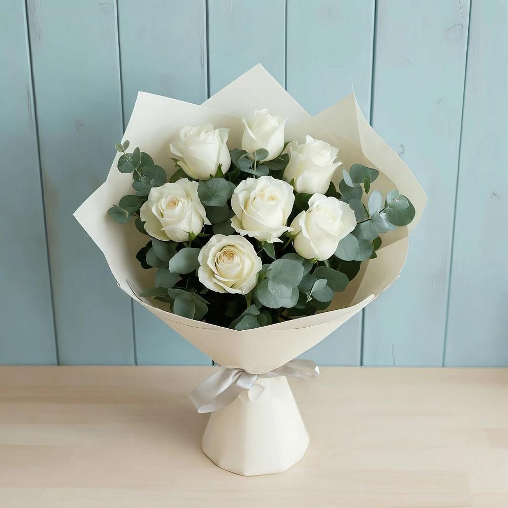 Букет Белые розы в Эвкалипте в Горнореченском