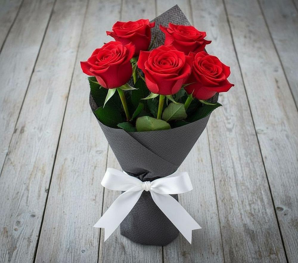 Букет 5 Красных роз Эдлесс Лав в Горнореченском