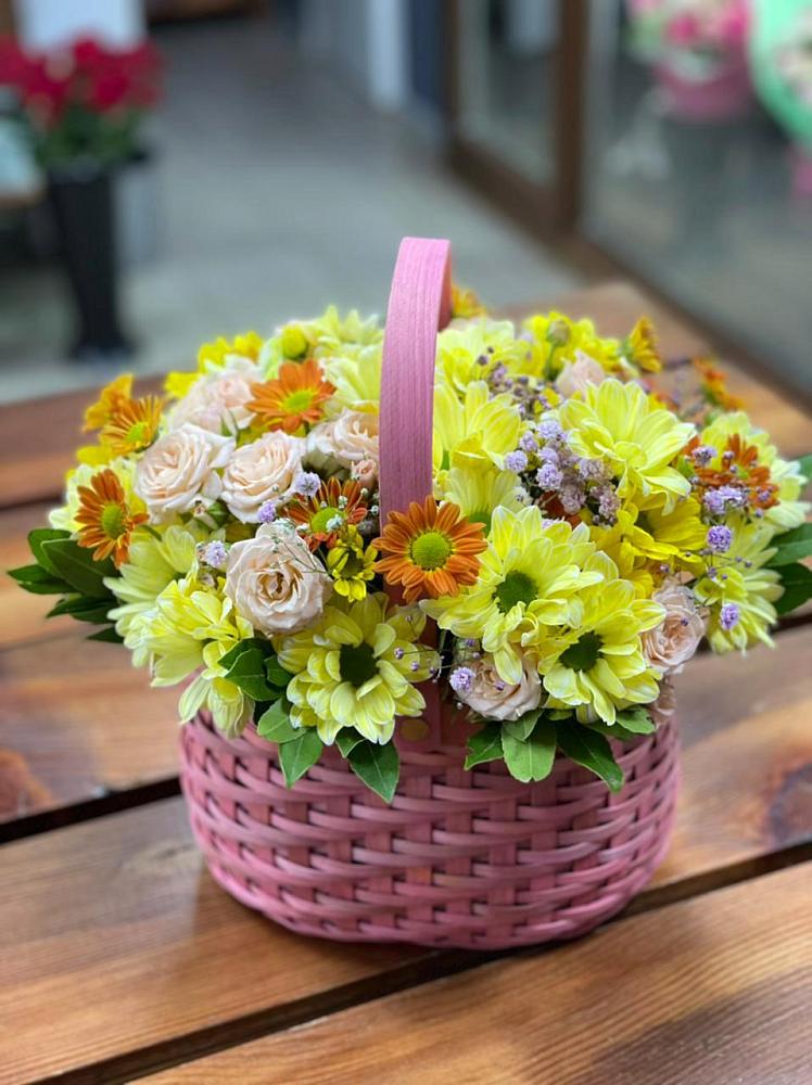 Цветочная композиция из Хризантемы и Розы в корзине в Горнореченском