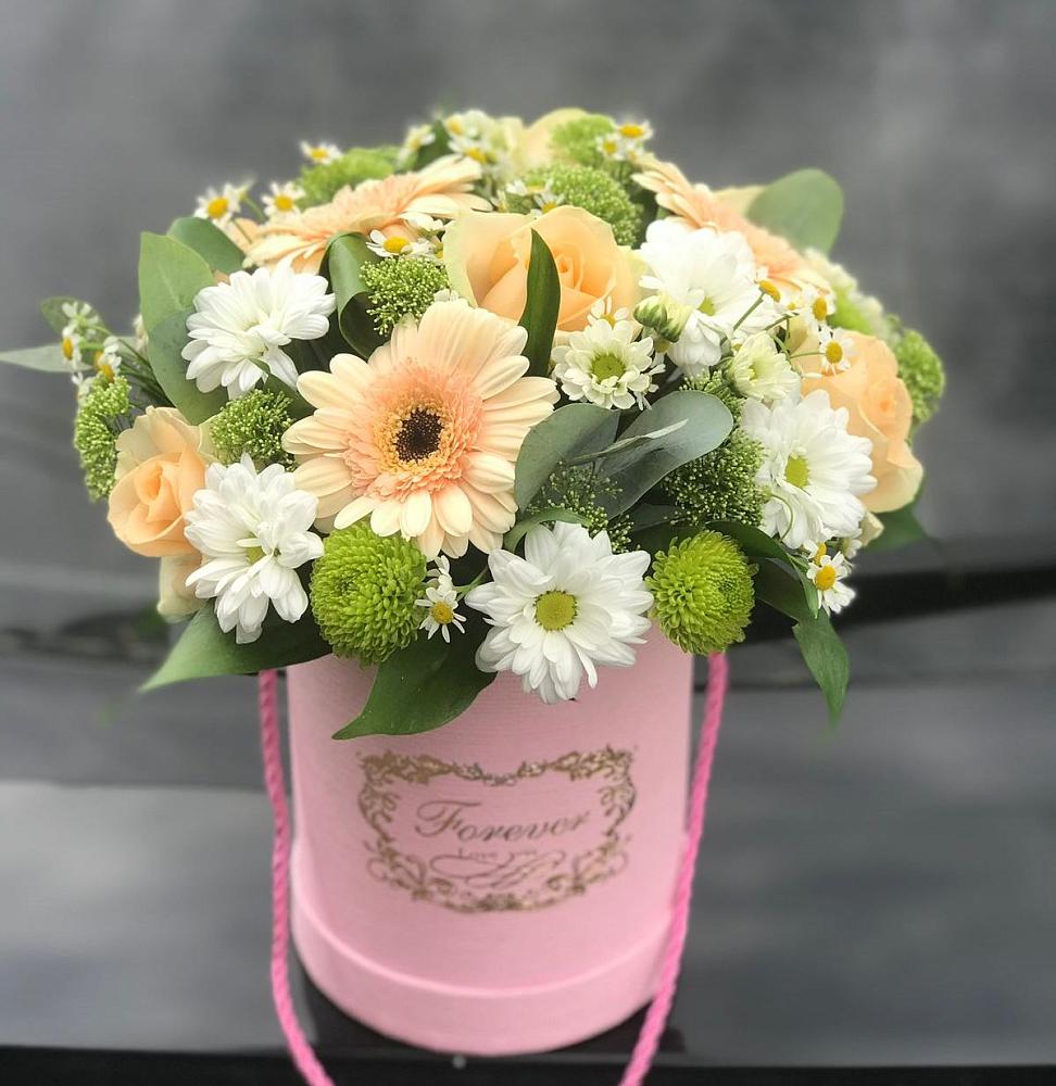 Цветочная композиция из Розы, Герберы и Хризантемы в шляпной коробке в Горнореченском