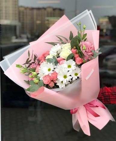 Букет цветов из: Розы, Лизиантусы и Хризантемы в Горнореченском