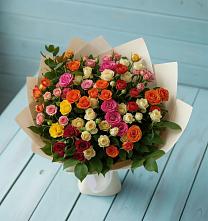 Букет Микс из разноцветных кустовых роз в Горнореченском